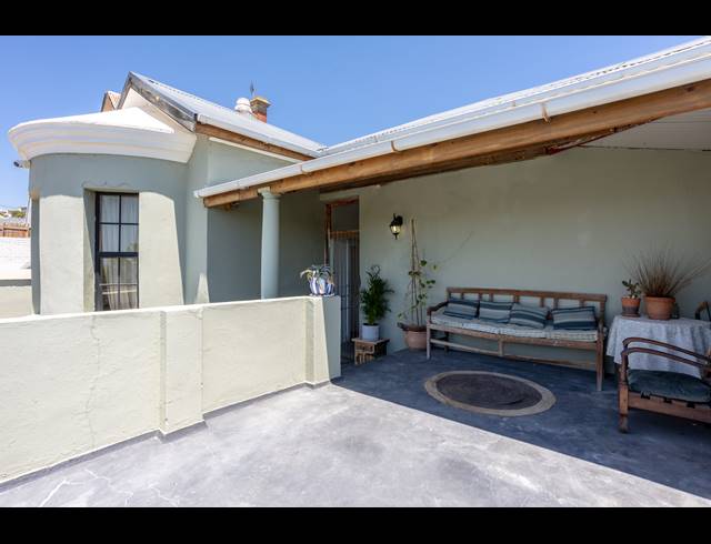 4 BEDROOM FREEHOLD SOLD IN WALMER ESTATE